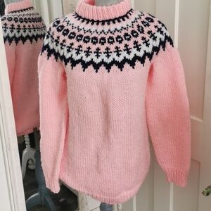 Beautiful pink/navy fairisle cozycore handmade knitted sweater. Size M
